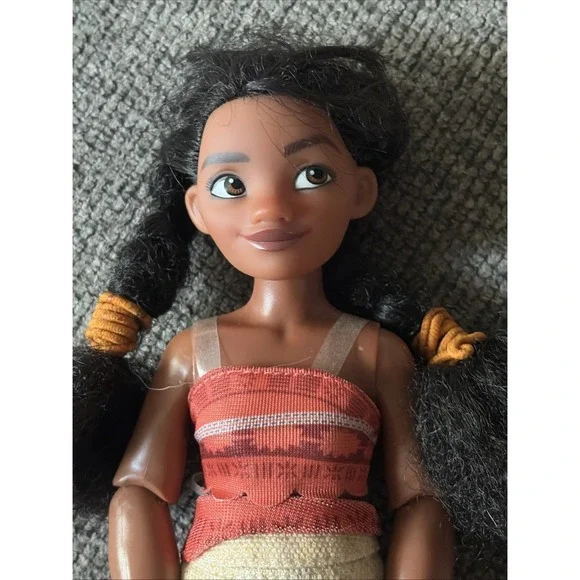 Disney store Princess Moana classic toy doll figure 11" Articulated - Picture 2 of 3